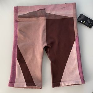 Nike Sculpt Tight Fit 8” size XL CJ5091-283
